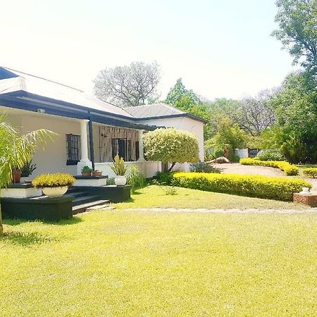 Choice Backpackers Lodge Bulawayo Buitenkant foto